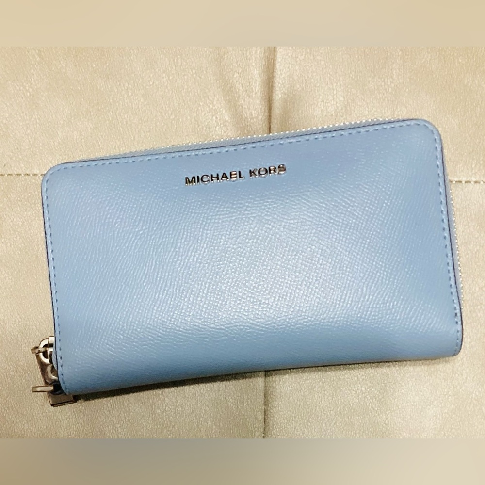 Micheal Kors Zip Wallet